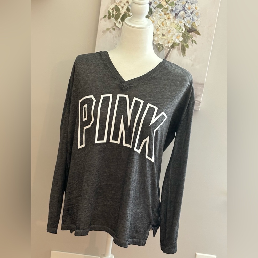 💗CLOSET CLEAR OUT💗
PINK Gray Long Sleeve Shirt 🤍
Size Medium
